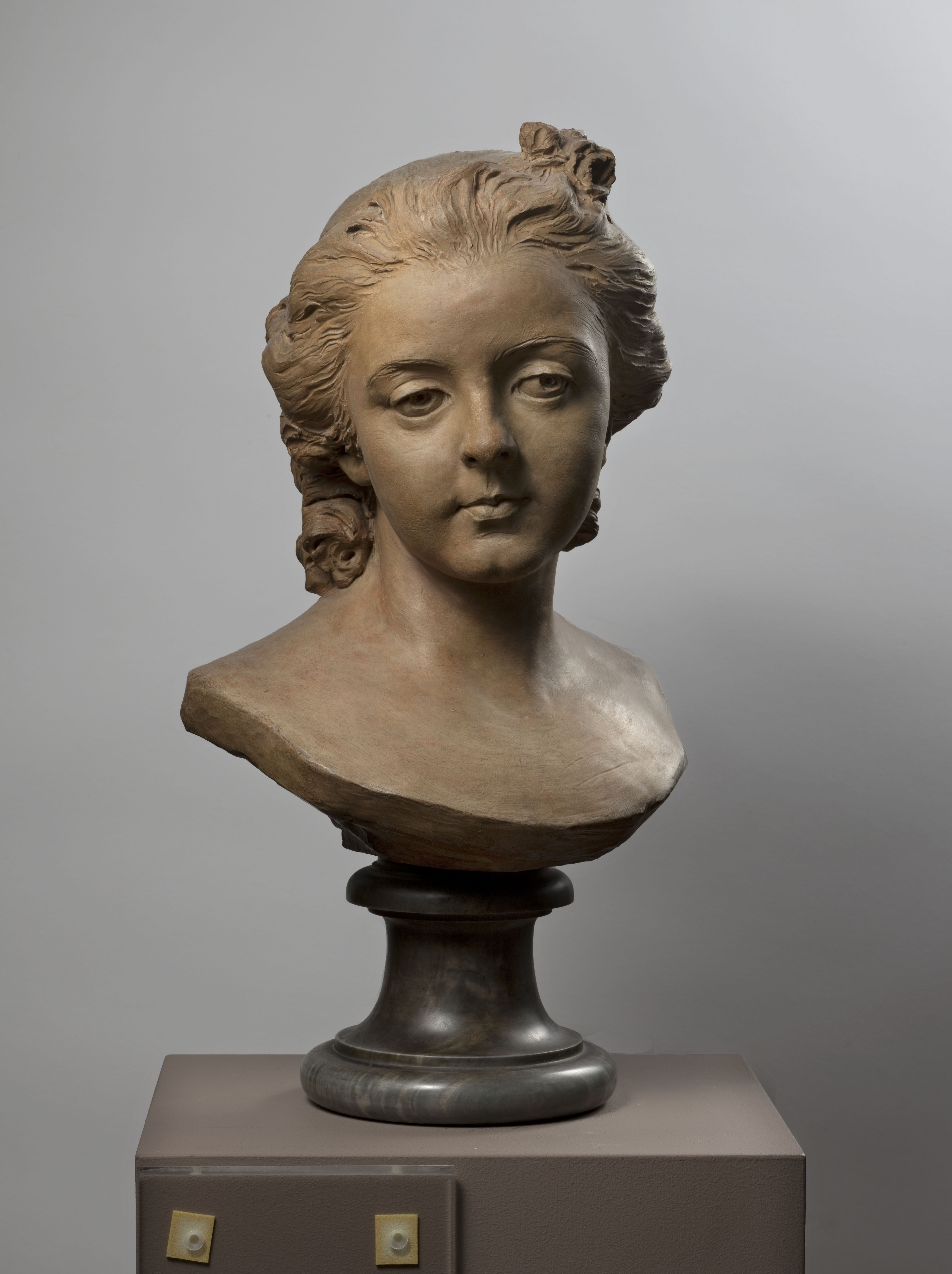 Unknown artist, Buste de jeune fille à la rose