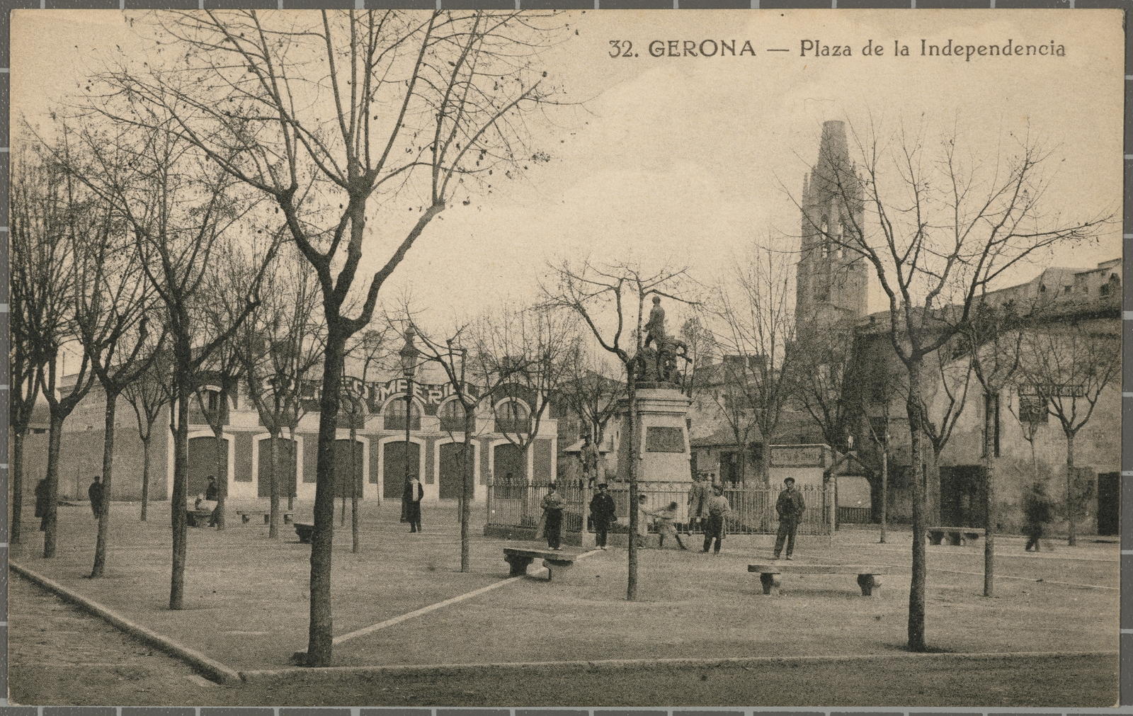 Joan Llinàs Badosa, 32. Gerona - Plaza de la Independencia