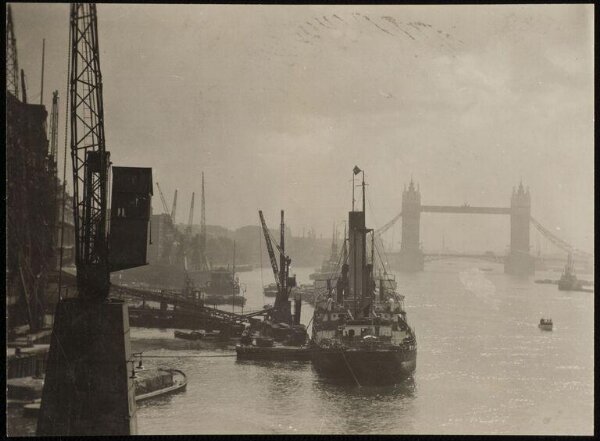 Hoppé, Emil Otto, The Pool and Tower Bridge, London