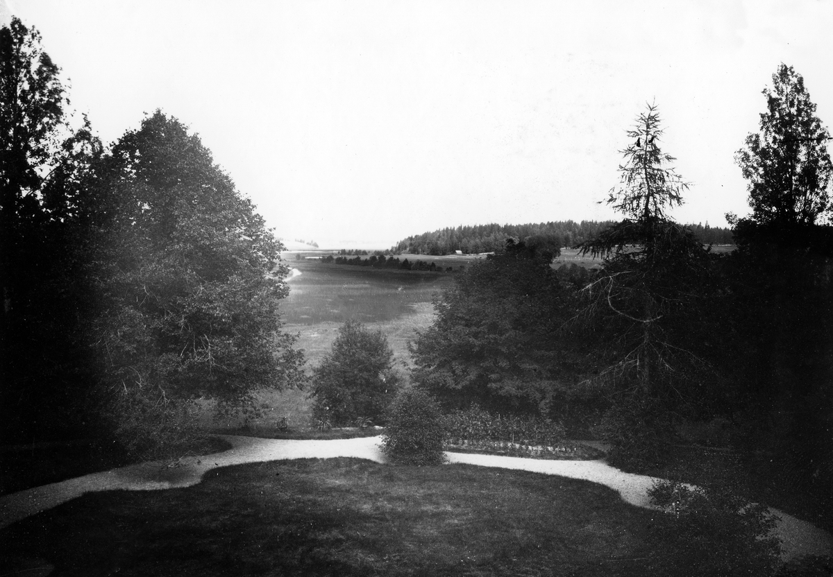 Henri Osti's Fotografiateliér, Utsikt från Skattmansö herrgård, Vittinge socken, Uppland 1888