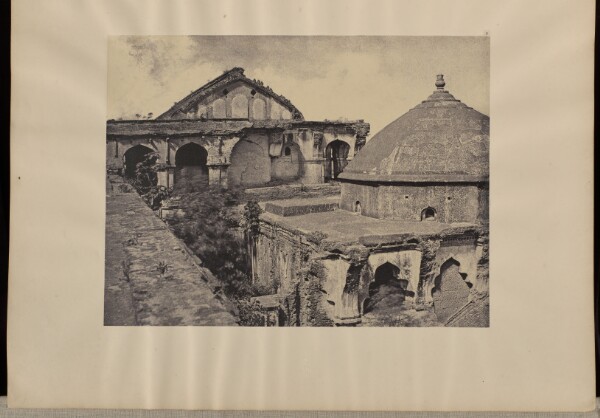 Capt. Linnaeus Tripe, Madura. [Trimul Naik's] Palace, Roof of Sub Court and Moonsiff's Court.