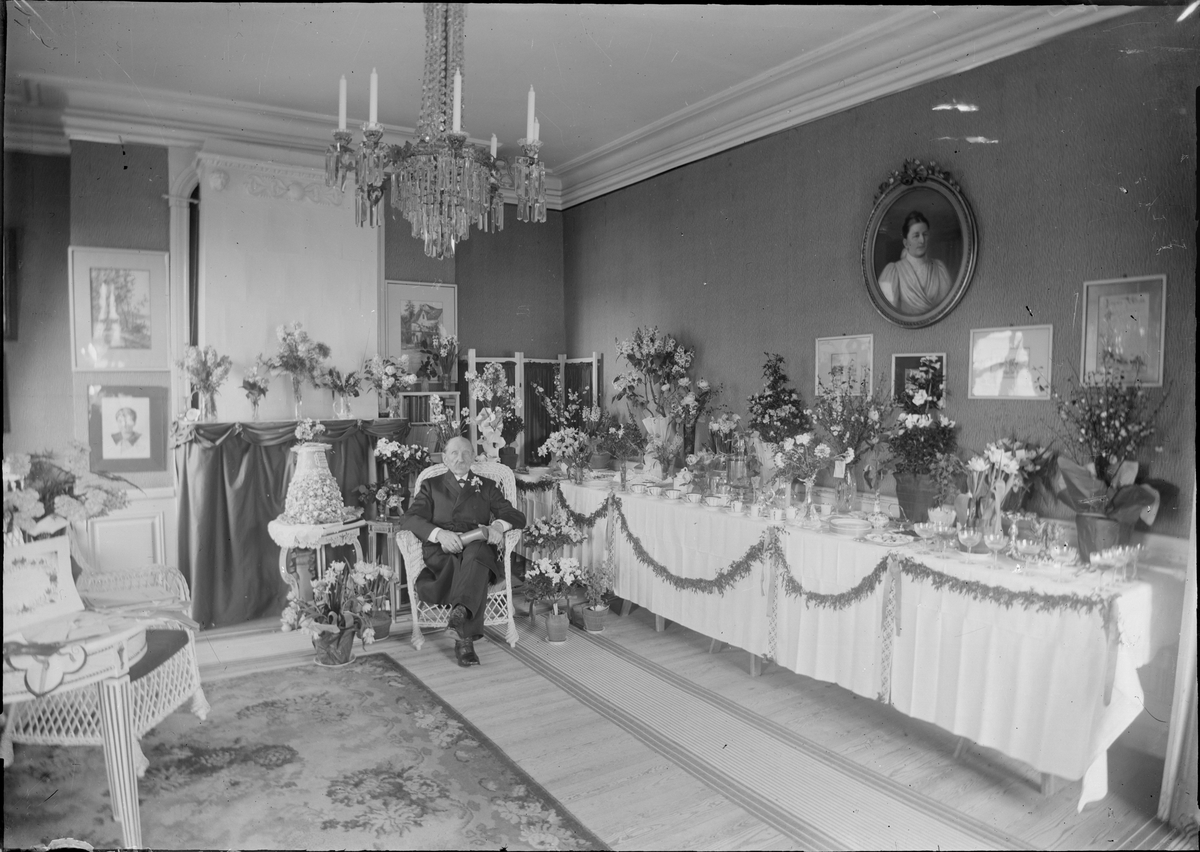 Henri Osti's Fotografiateliér, Bokhandlare Christian Johan Lundström på 80-årsdagen, Uppsala 1911