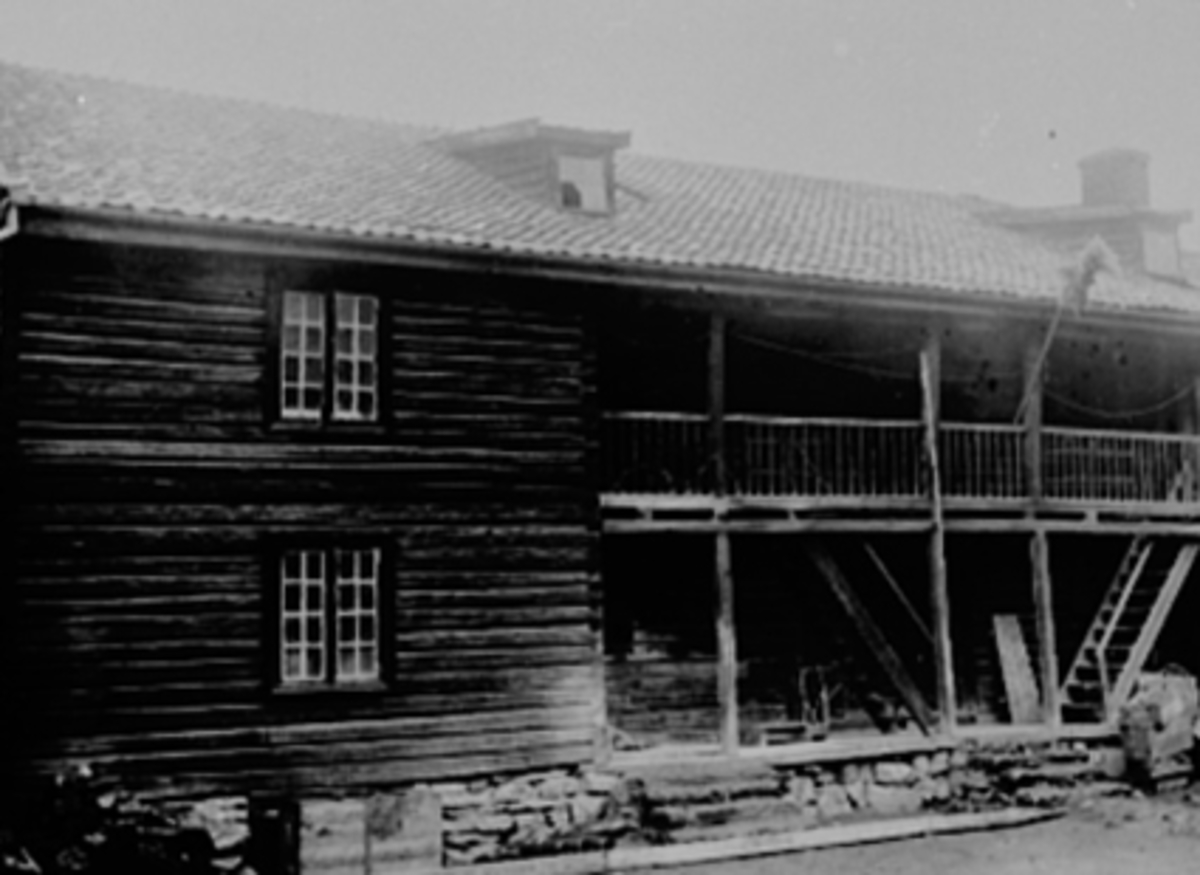 Anno Domkirkeodden, BYBAKGÅRD, LAFTET, ÅPEN SVAL MED TRAPPER, SKAPPELSGATE 9 ?
