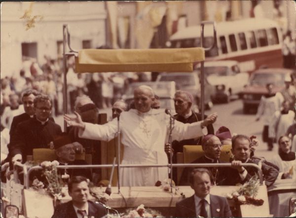 Unknown artist, Fotografia z pielgrzymki Papieża Jana Pawła II do Polski