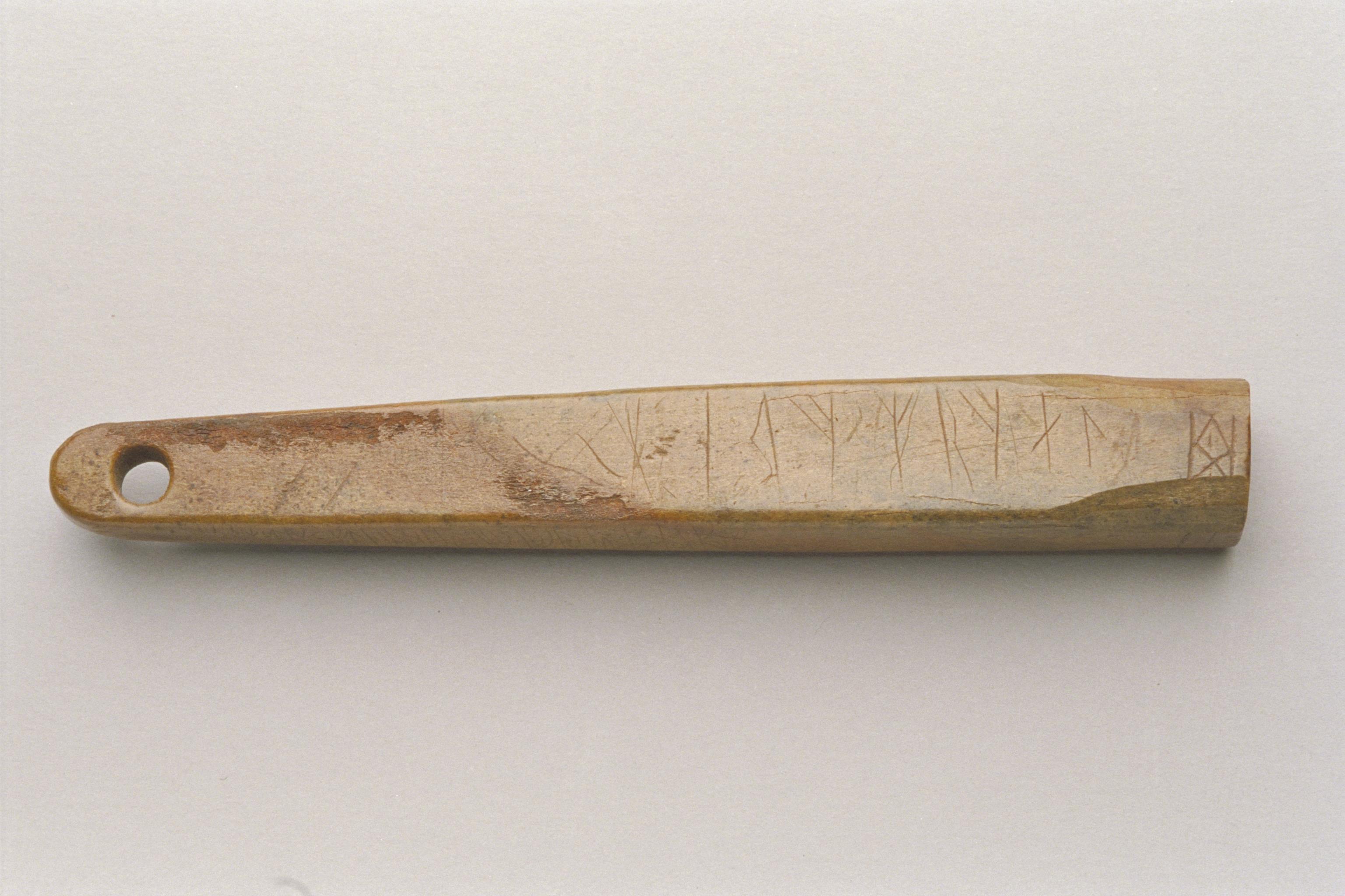Bengt A Lundberg, SL0076 Stämnyckel med runor