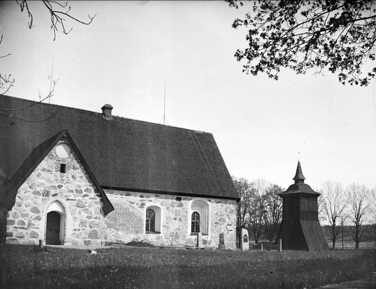 August Fredrik Schagerström, Frösunda kyrka med klockstapel, Frösunda socken, Uppland i maj 1919