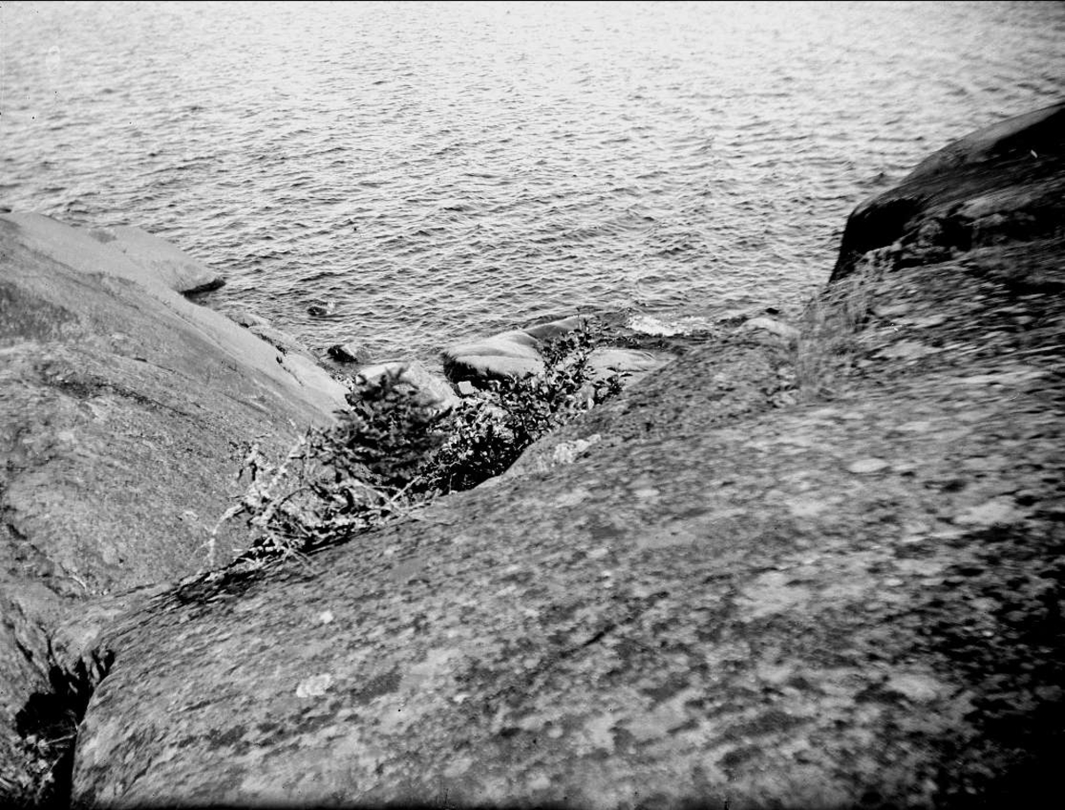 August Fredrik Schagerström, Berghäll vid stranden i Öregrund, Uppland, juli 1924