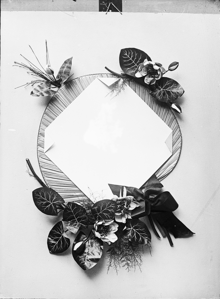 Skötsner-Edhlund, Solfjäder dekorerad med blommor