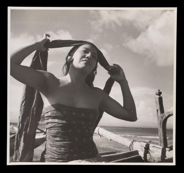 Hardy, Bert, Woman on the beach, Bali