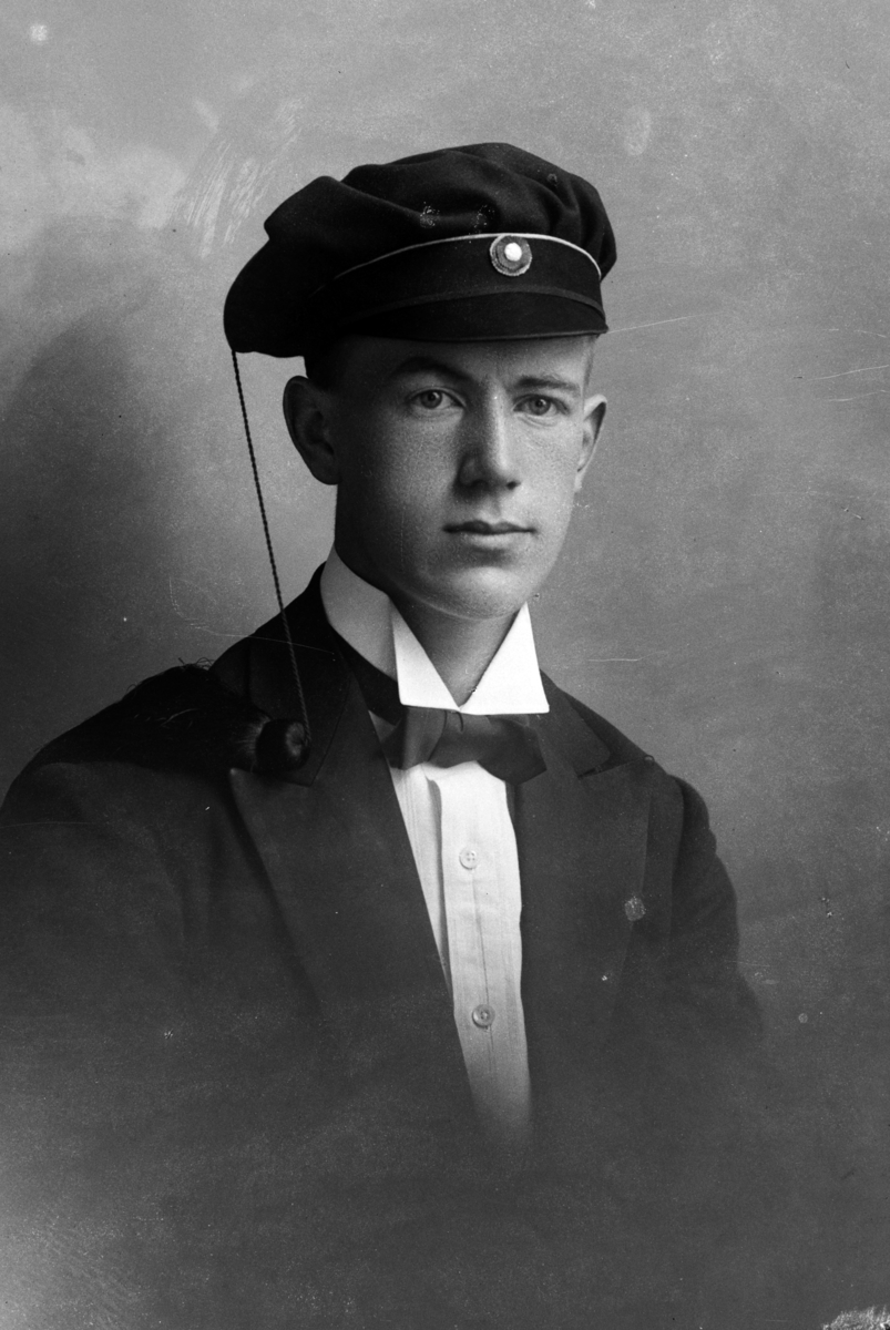 Christian Grundseth, DAHL ØRNULF, STUDENT, HALVFIG. , 20774