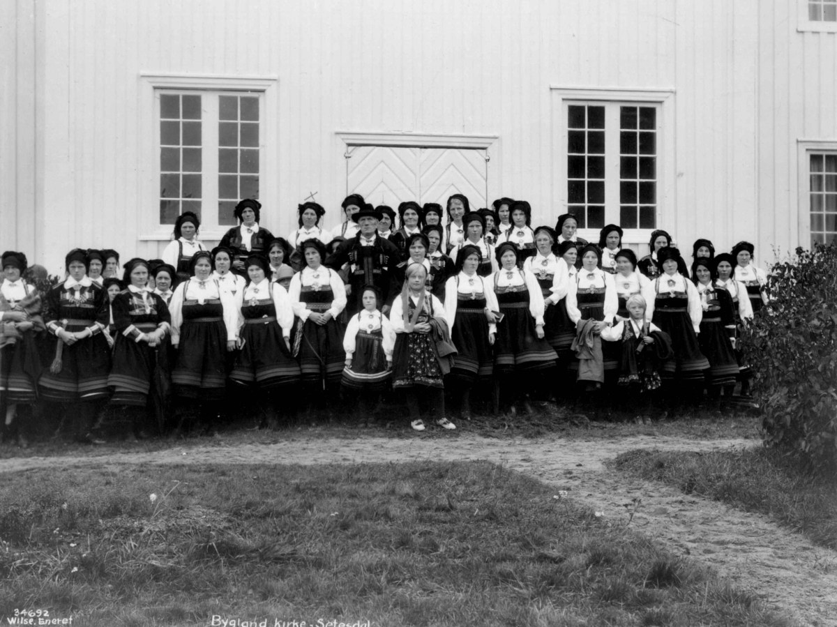Anders Beer Wilse, Setesdalsdrakter, Grupper.