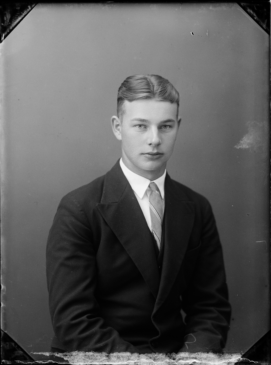 Skötsner-Edhlund, Ateljéporträtt - Andreas Mattsson från Östmora, Valö socken, Uppland 1932
