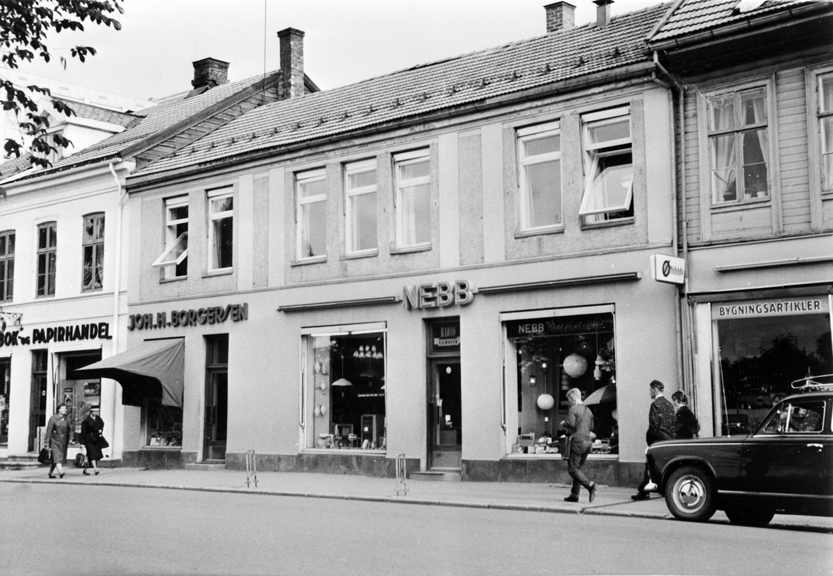 Anno Domkirkeodden, EKSTERIØR STRANDGATA 63, EMIL LIE BOK OG PARPIRHANDEL, JOH. H. BORGERSEN RAMMER OG BILDER, NEBB, ØSTREM & OLSEN