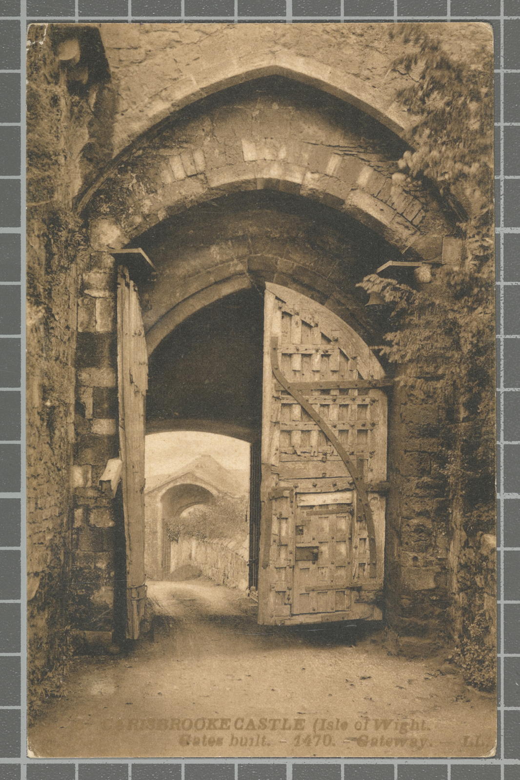 Desconegut, 6 Carisbrooke Castle (Isle of Wight). Gates built. - 1470. - Gateway