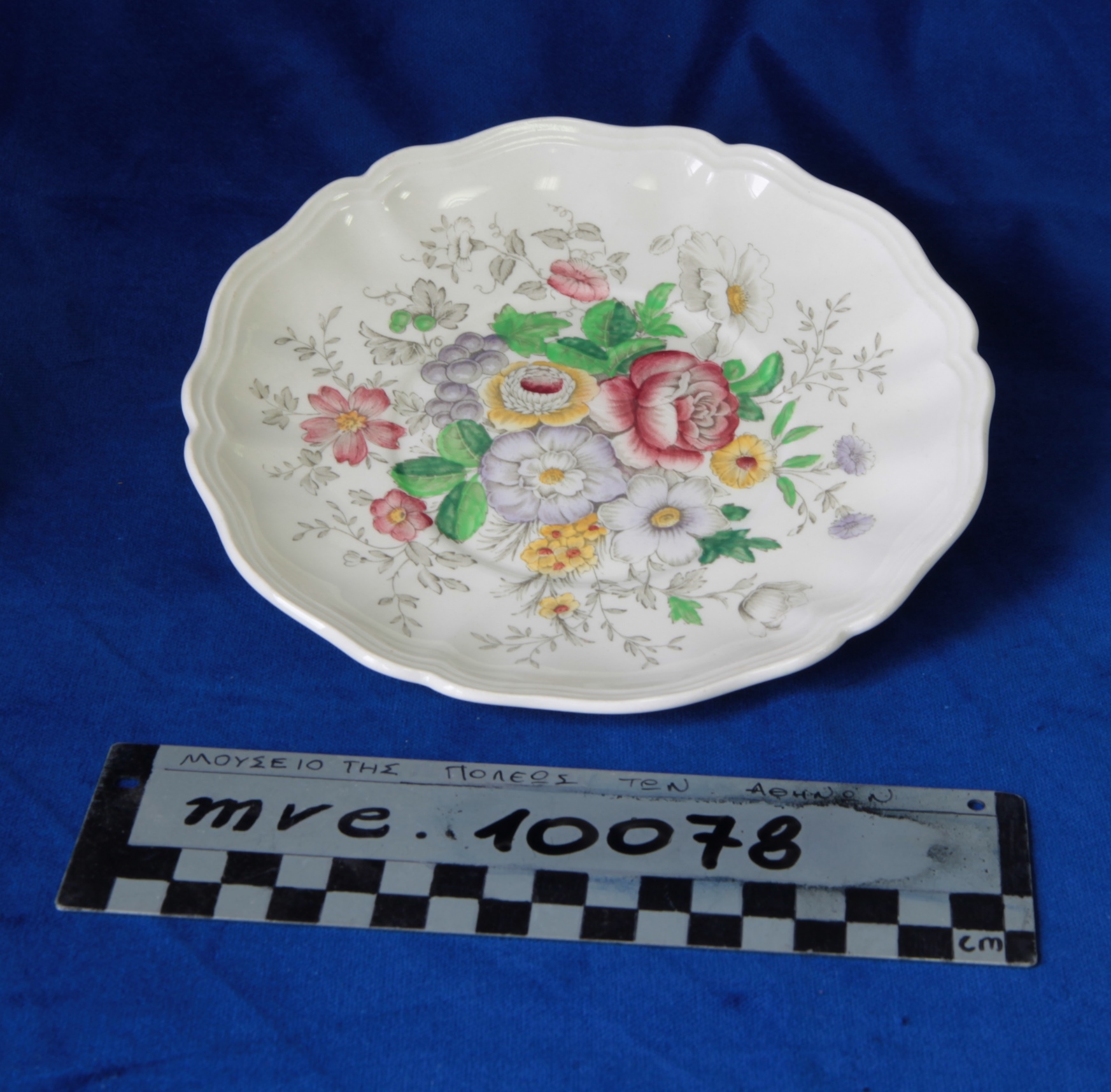 ROYAL DOULTON ENGLAND MALVERN D 6197, Πιάτο