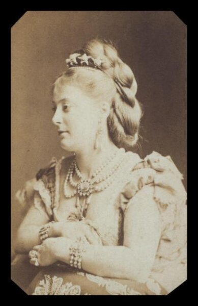 London Stereoscopic and Photographic Company, Guy Little Theatrical Photograph