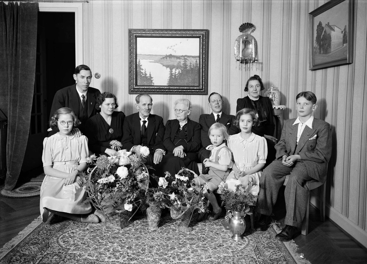 Paul Sandberg, Födelsedagsporträtt i hemmiljö, sannolikt Uppsala 1942