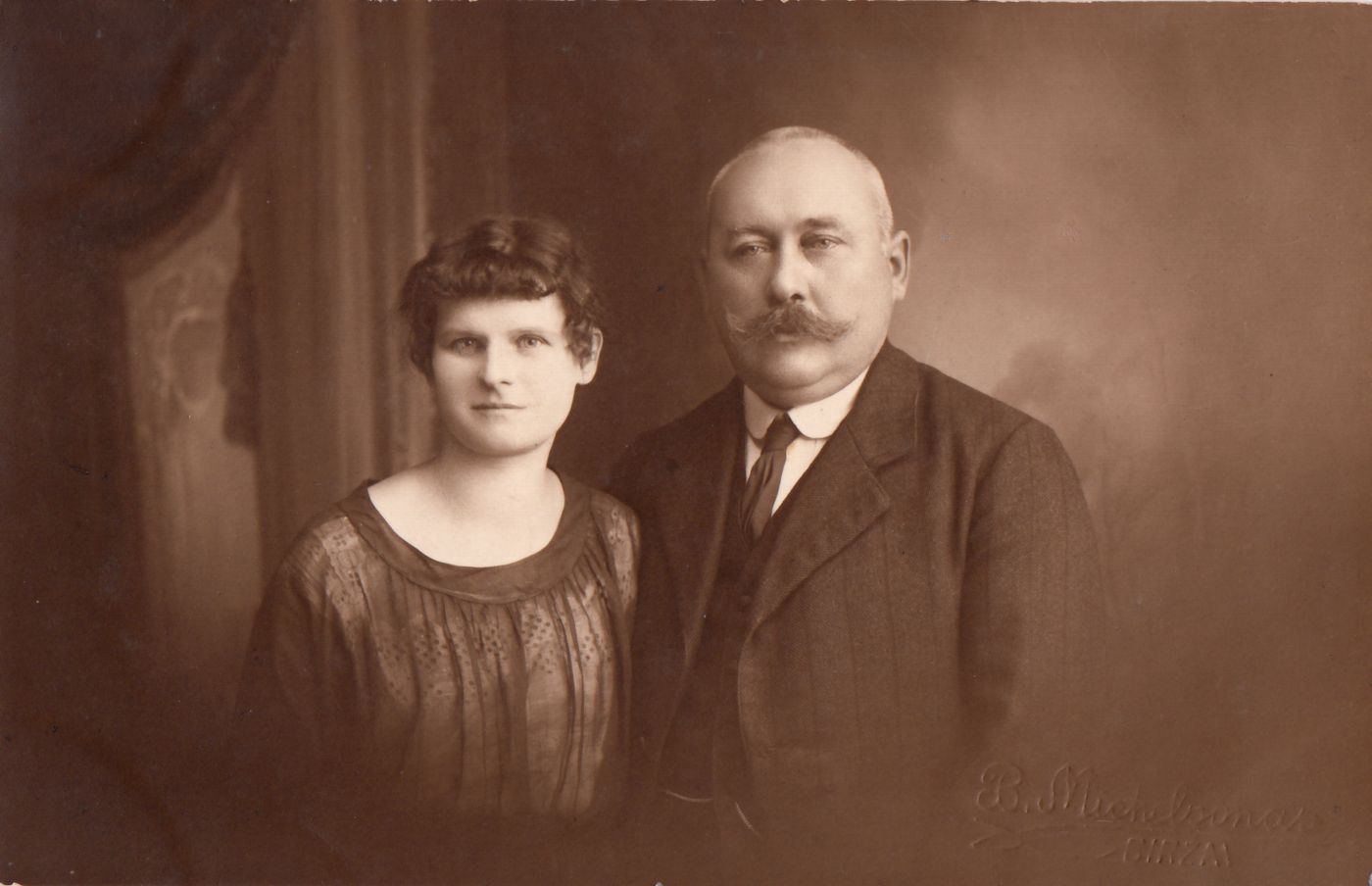 Boruchas Michelsonas, Vyras riestais ūsais ir moteris