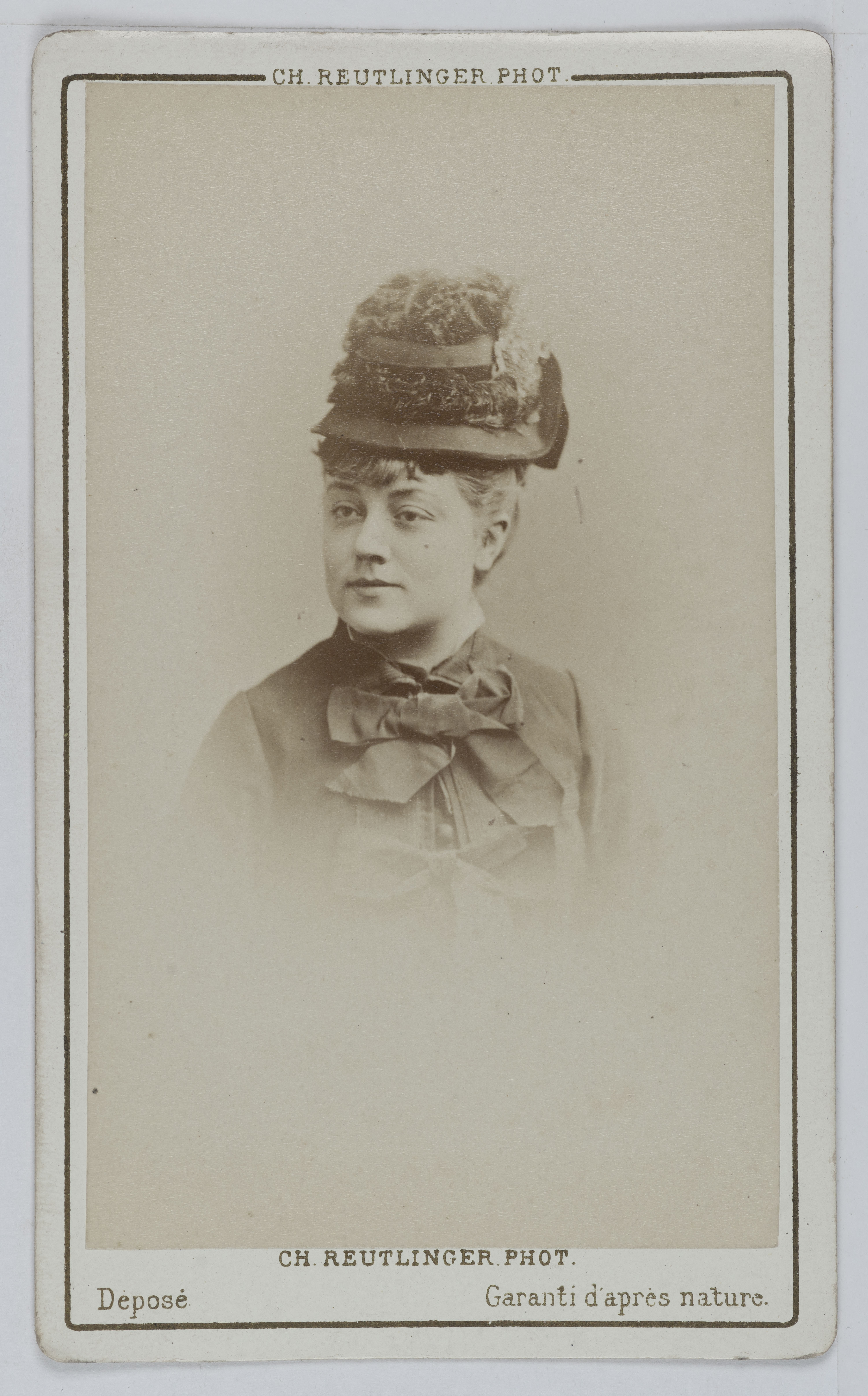 Charles Reutlinger, Portrait de Raymonde, actrice au Théâtre des Bouffes Parisiens en 1868 et au Théâtre du Palais Royal en 1880.