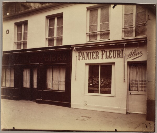 Eugène Atget, Au Panier Fleuri, 8 Boulevard de la Chapelle