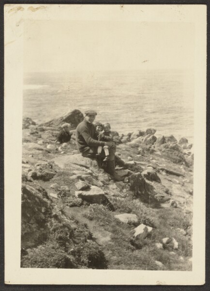 Louis Fleckenstein, [Group at Seaside]