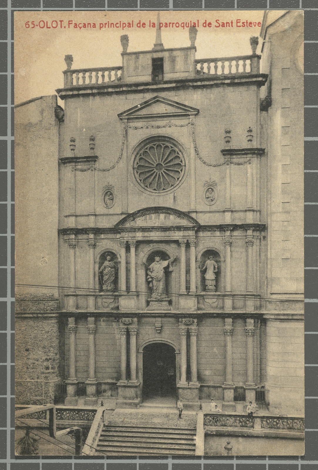 Desconegut, 65-Olot. Façana principal de la parroquial de Sant Esteve