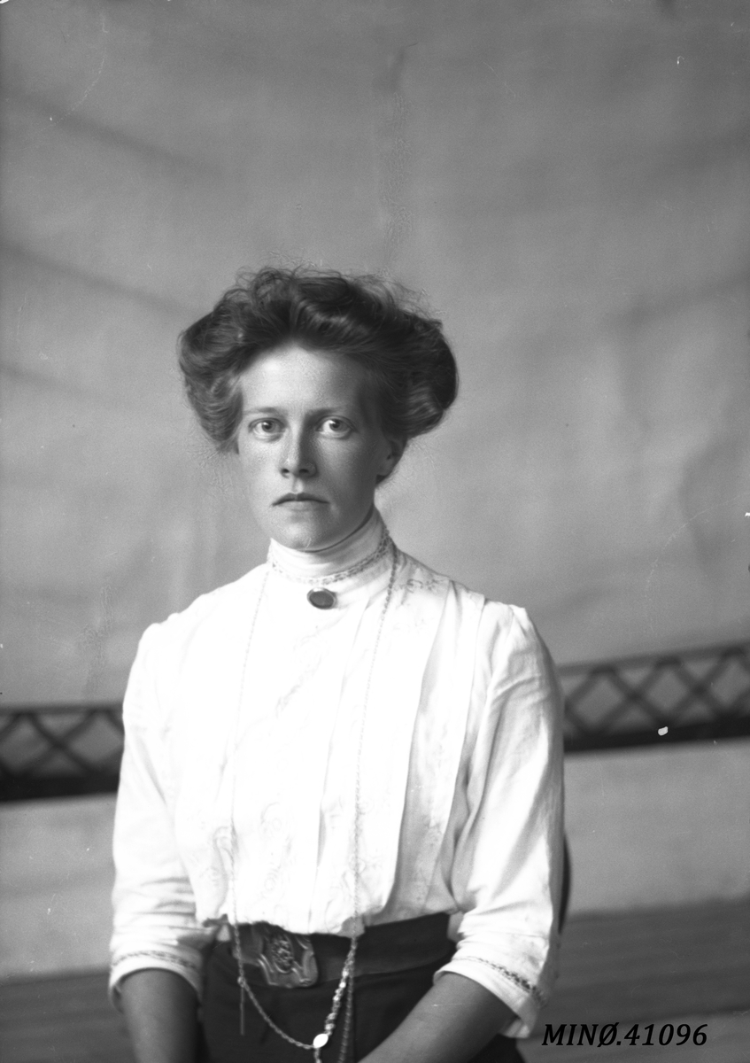 Oscar Holte, Portrett av kvinne - Kristine Fors