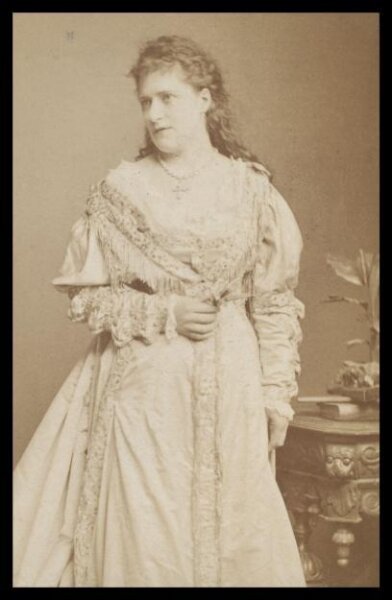 London Stereoscopic and Photographic Company, Guy Little Theatrical Photograph