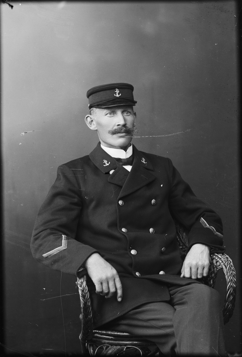 Skötsner-Edhlund, Ateljé Portrait - Man in Uniform, Östhammar, Uppland