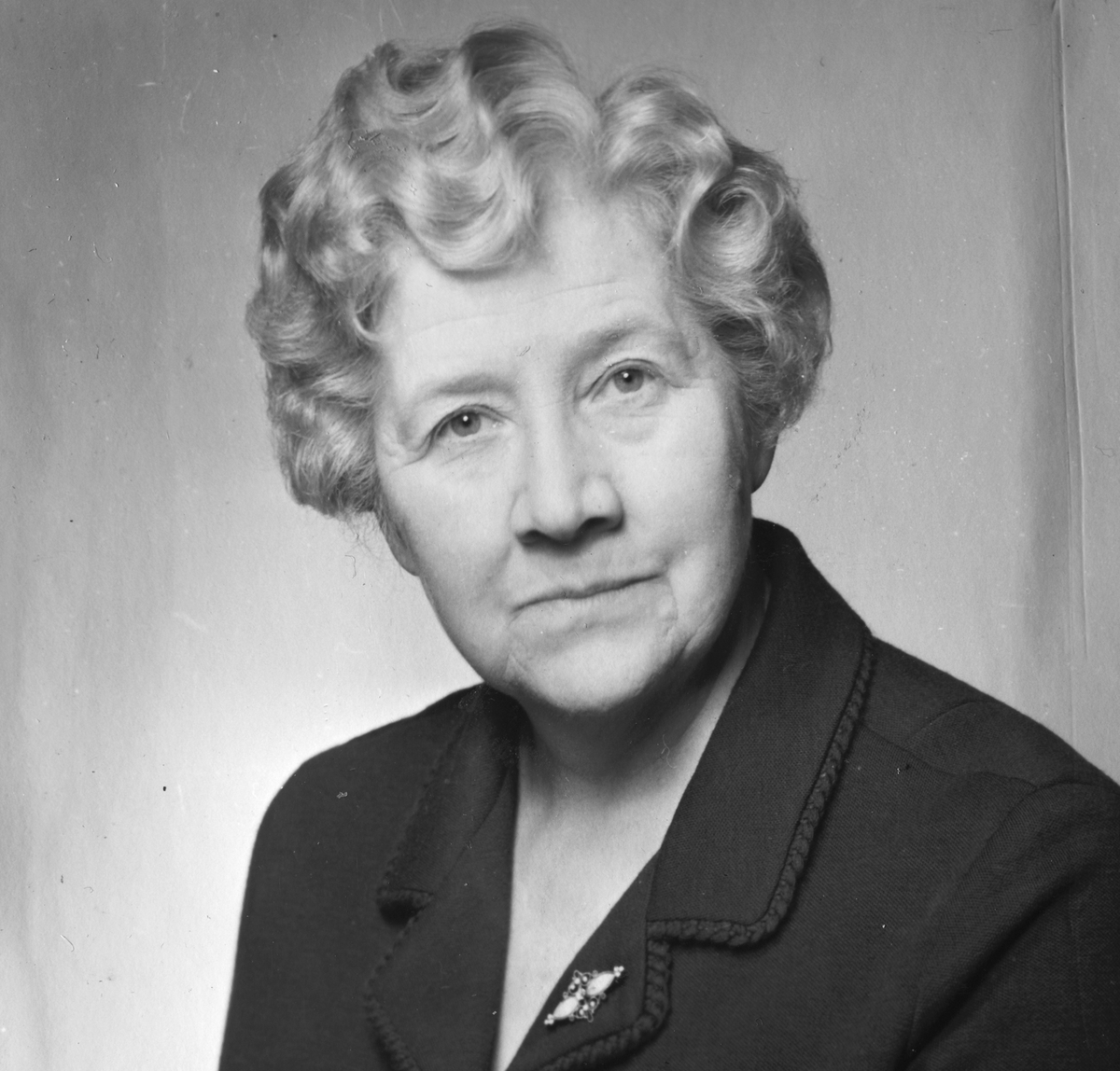 Anno Domkirkeodden, Hjørdis Frydenlund, bestyrer på "De gamles hjem" i Løten i Rosenlund, Løten.