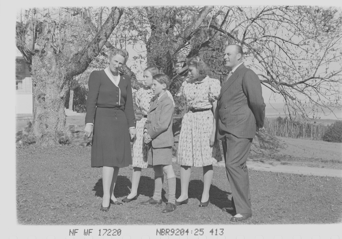 Anders Beer Wilse, Prot: Kronprinsfam Skaugum mai 1946