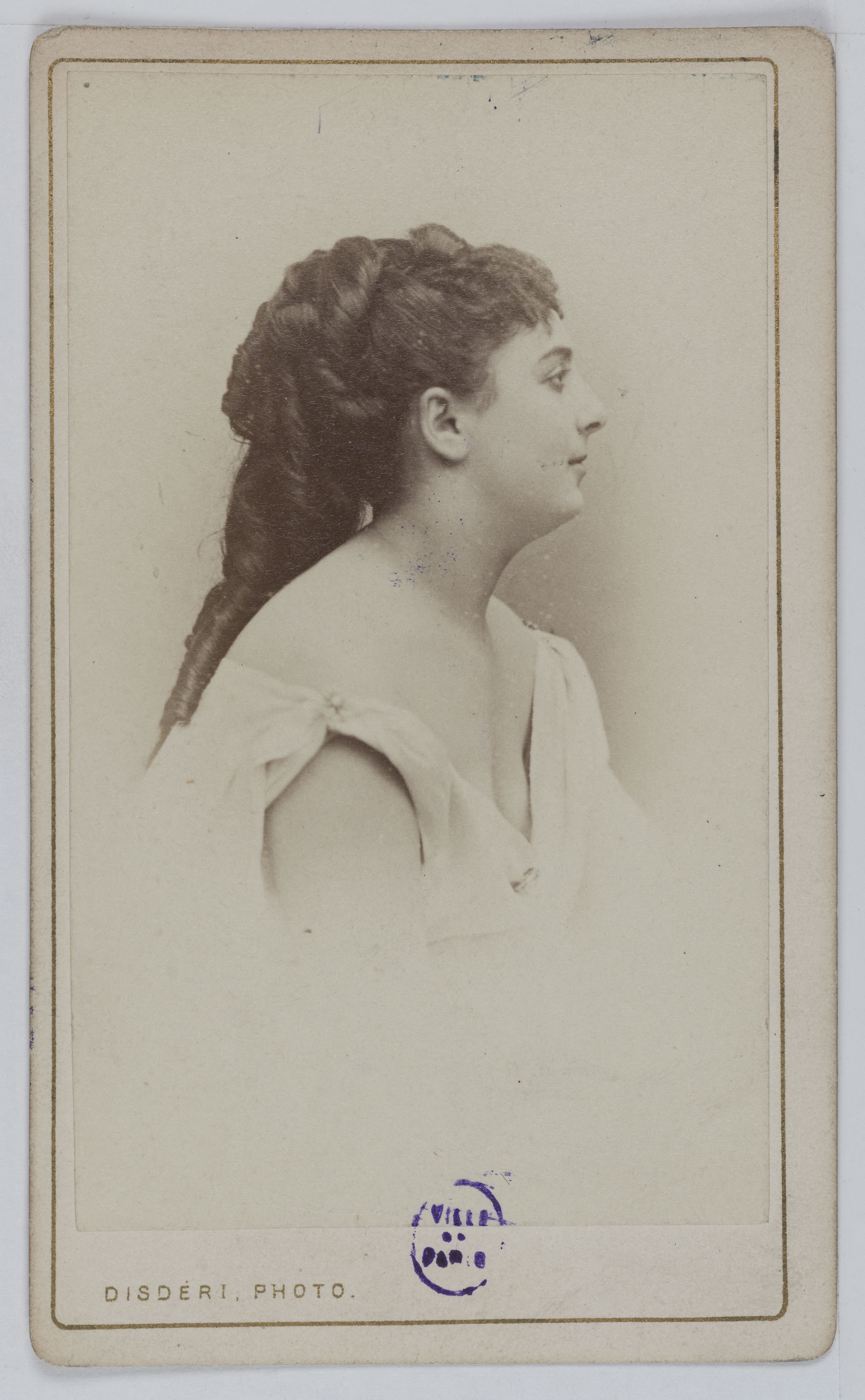 André-Adolphe-Eugène Disdéri, Portrait d'Augustine-Alexandrine Toulet (1849-1931), dite Alice Regnault, actrice de théâtre entre 1869 et 1880.