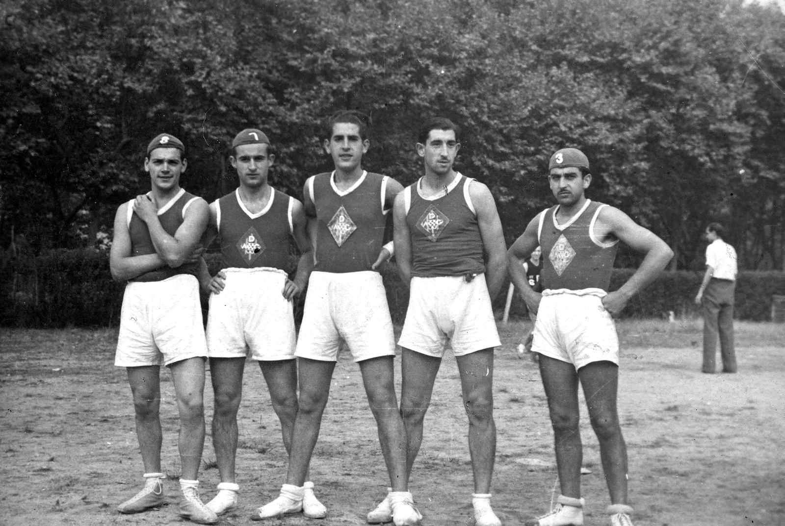 Desconegut, [Basketball Team]
