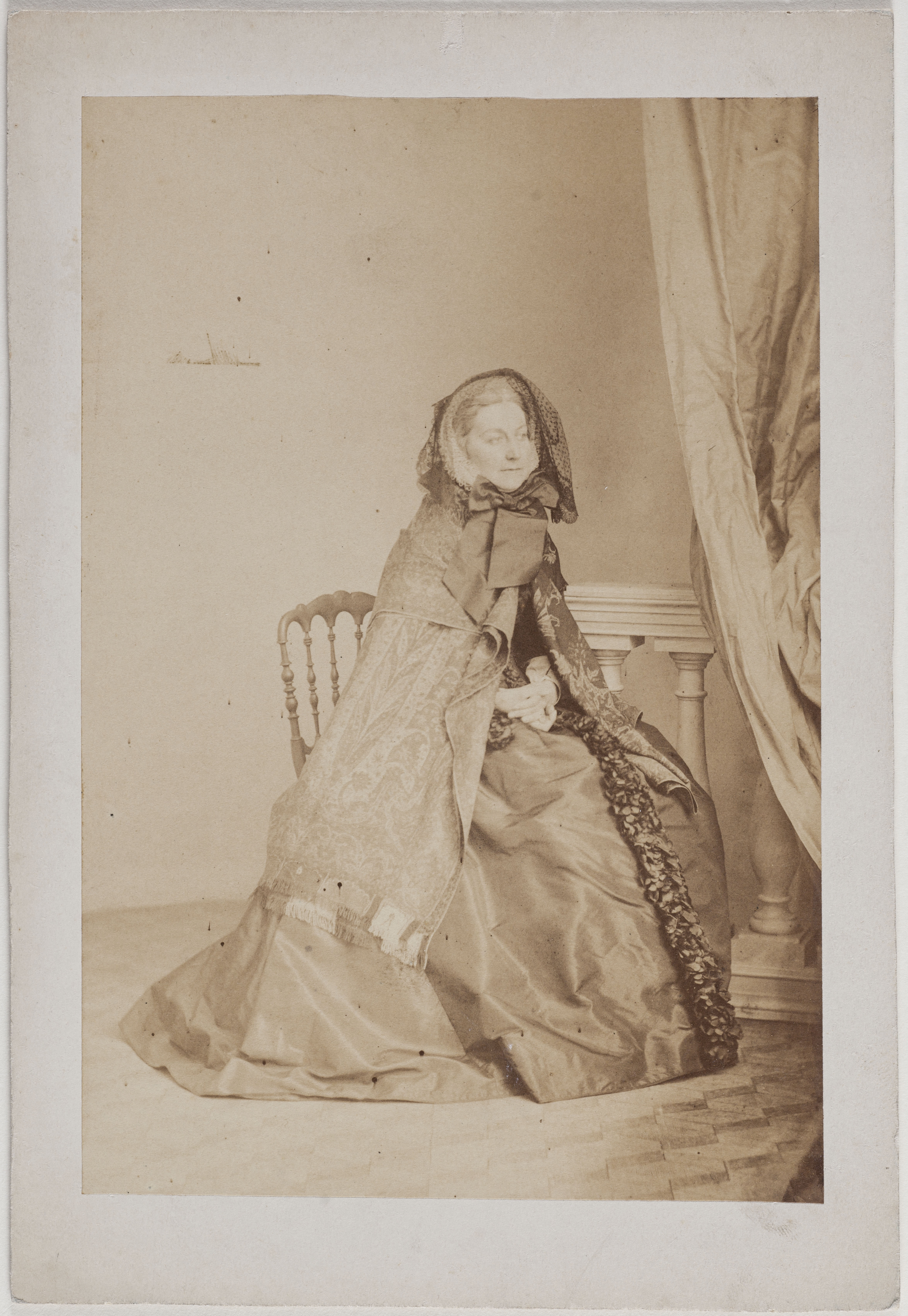 Anonyme, Portrait de Mme. Riesener assise, de profil