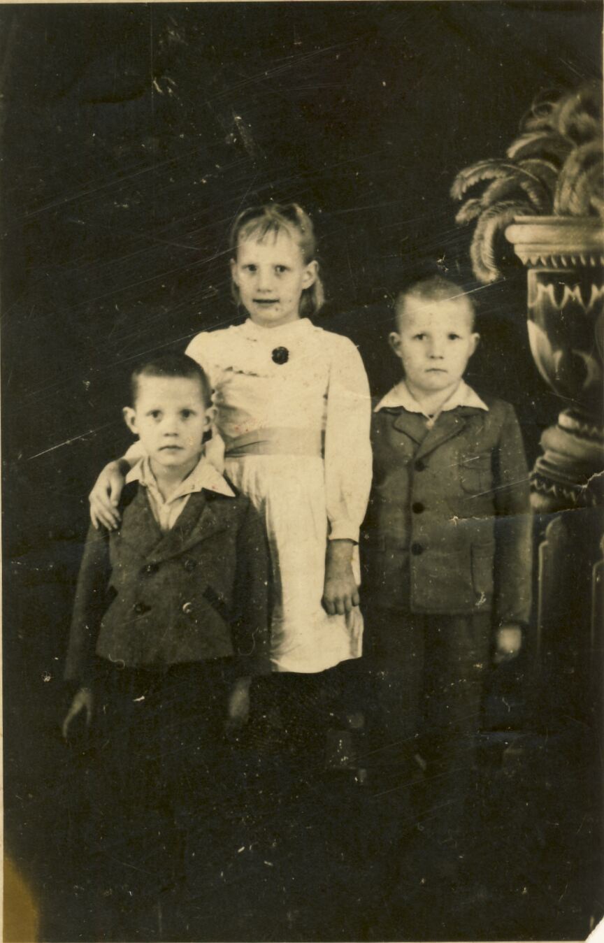 Nežinomas XX a. I p. fotografas, Sofija (g.1931 m.), Vaclovas Ankudavičiai