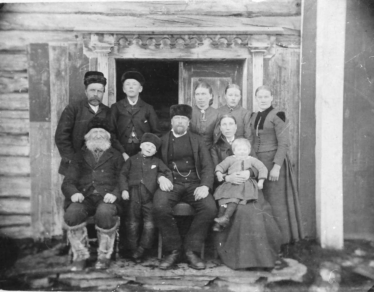 Jan Erik Øvergård, Personer, klær, bygning.