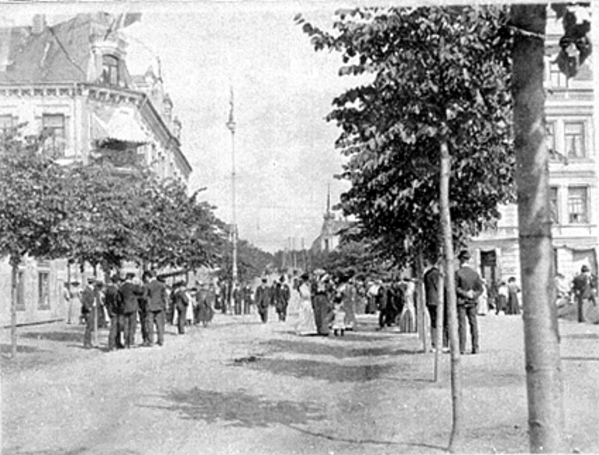 Anno Domkirkeodden, STOR SAMLING FOLK, PARKGATA/TORGGATA