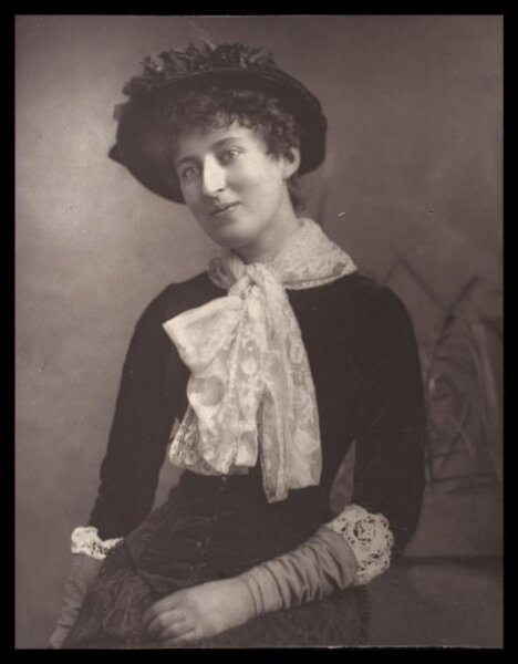 London Stereoscopic and Photographic Company, Guy Little Theatrical Photograph