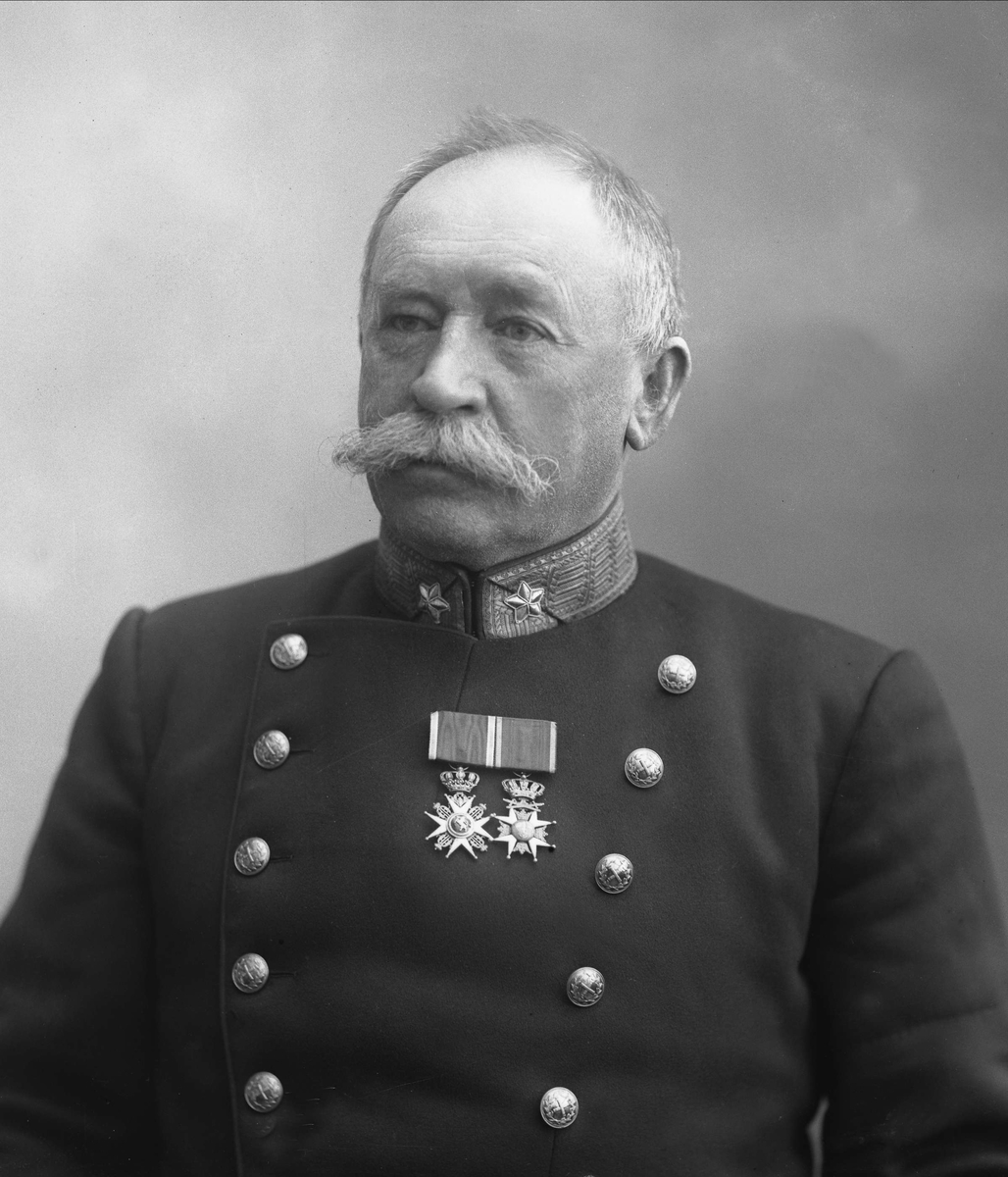 Gustav Borgen, Portrett, Henrik Steffens Hagerup i uniform som general.