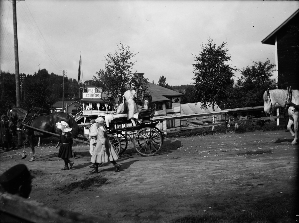Josef Ärnström, Hästdroska framför Café Turisthyddan