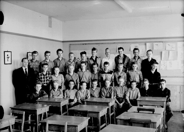 Sven Lindskog, Klassrumsinteriör, 29 pojkar med lärare.