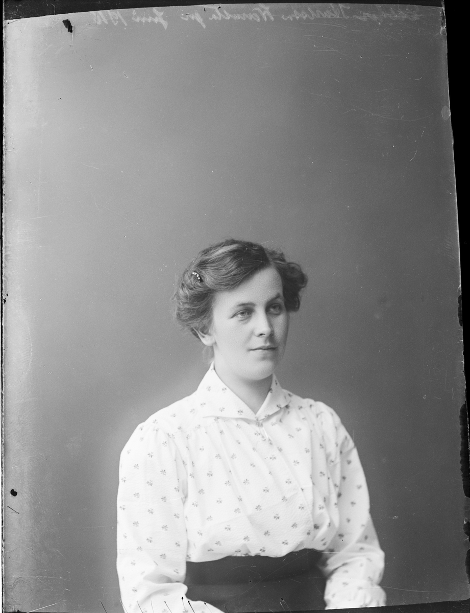 Skötsner-Edhlund, Esther Karlsson of Vamsta, the parish of Valö, Uppland 1916