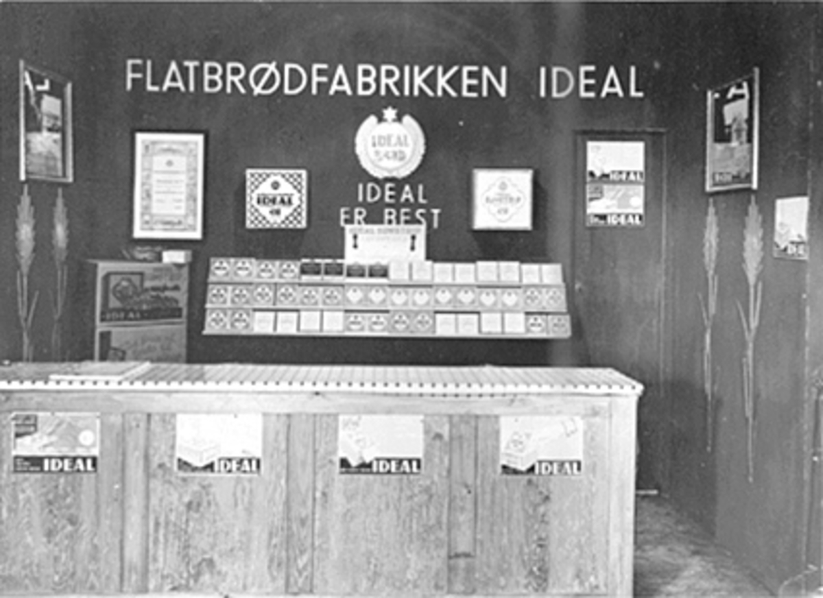 Anno Domkirkeodden, INTERIØR REKLAMESTAND, "IDEAL ER BEST", SUNSTRIP SERVERES I RESTAURANTEN, IDEAL A/S