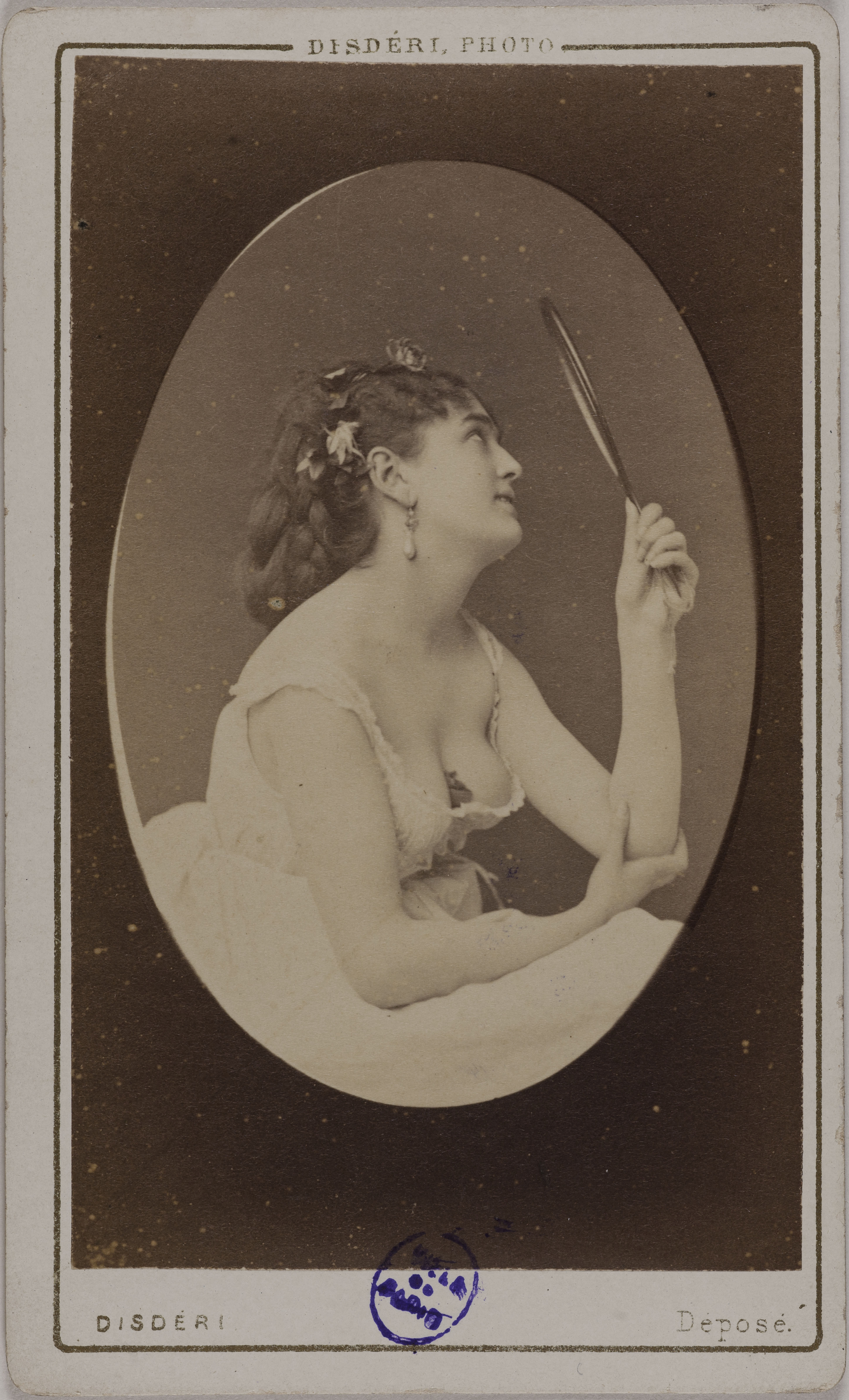 André-Adolphe-Eugène Disdéri, Portrait de Marie Artus (actrice aux Folies-Bergère, à l'Athénée et Théâtre des Variétés)