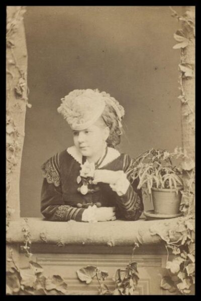 London Stereoscopic and Photographic Company, Guy Little Theatrical Photograph