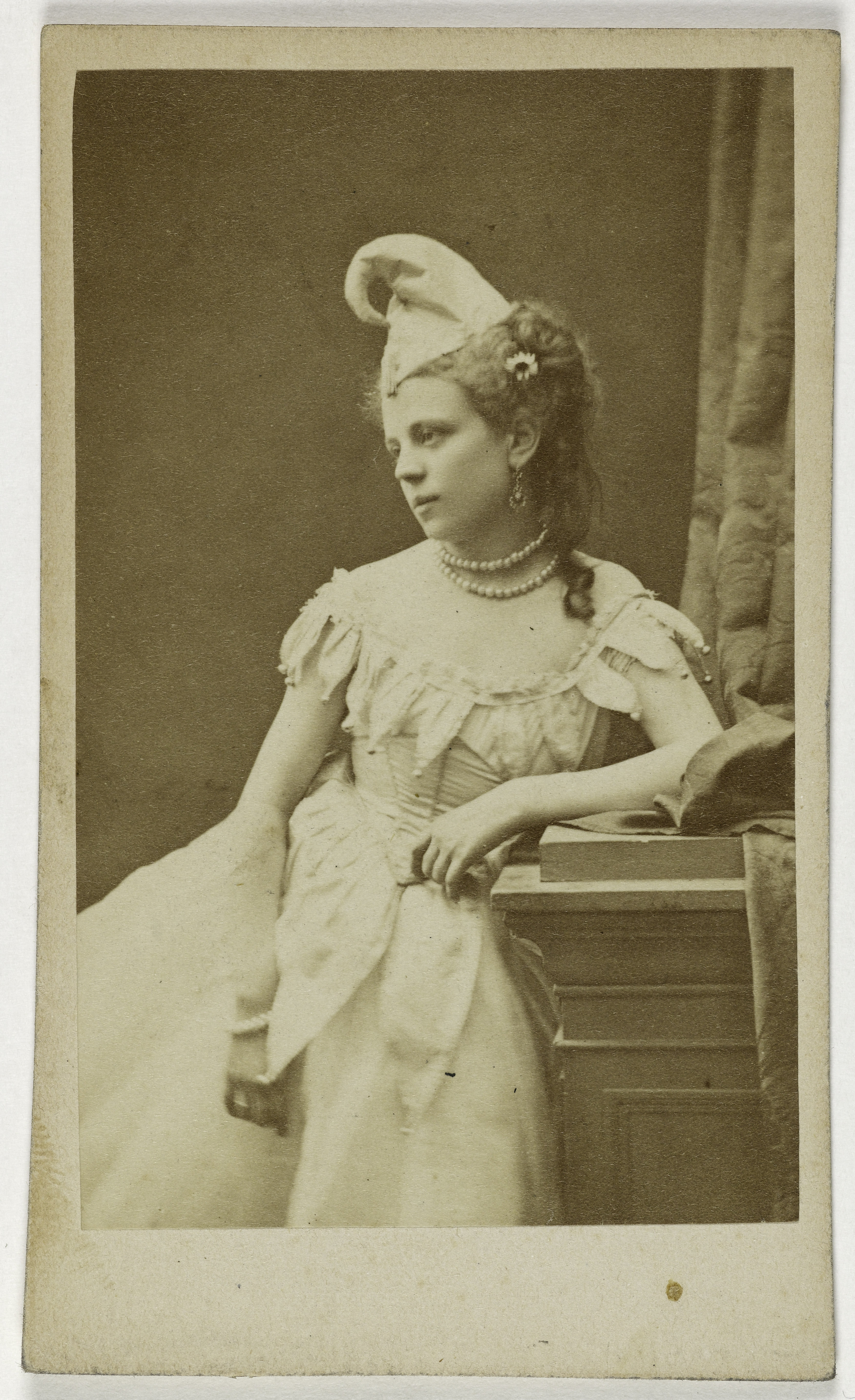 Anonyme, Portrait de Huss (Clara ou Georgette?), (actrice au théâtre de la Gaité, 1871)