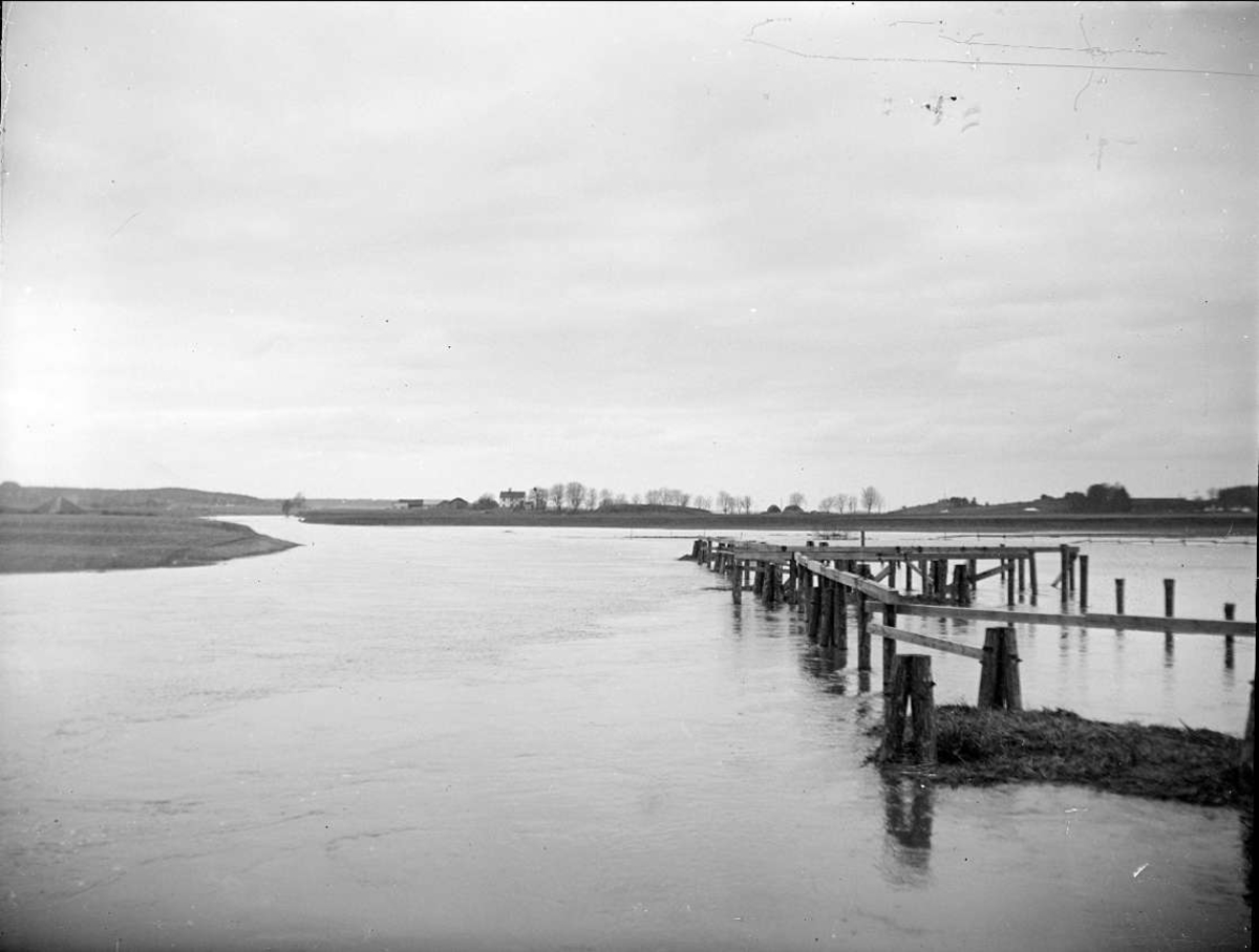 August Fredrik Schagerström, “Upsala. Fyrisån with piles for the New Kallbadhuset,” Svart", Uppsala May 1924