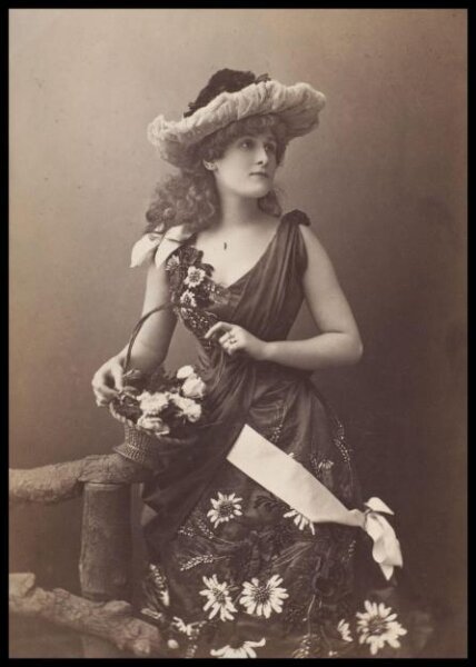 London Stereoscopic and Photographic Company, Guy Little Theatrical Photograph