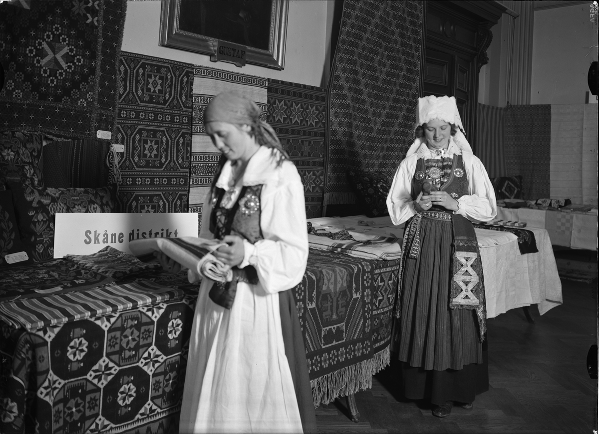 Paul Sandberg, “The Cabinet Girls Put the Last Hand at their Department” at the Swedish Agricultural University’s Home Solution Exhibition at Uppsala Studenkår’s Room on Riddar" 5