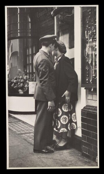 Hardy, Bert, What Makes Piccadilly?
